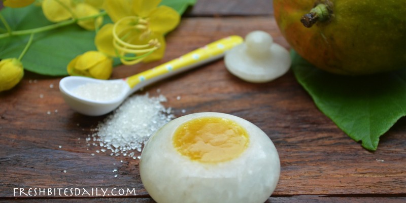 A natural mango lip scrub to put an end to winter's chapped lips (in a lesson from India)